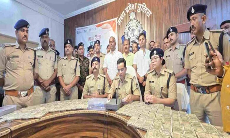 छतरपुर:-61-लाख-की-एटीएम-लूट-का-राज़फाश,-फ्रेंचाइजी-संचालक-और-उसका-भाई-निकले-मास्टरमाइंड