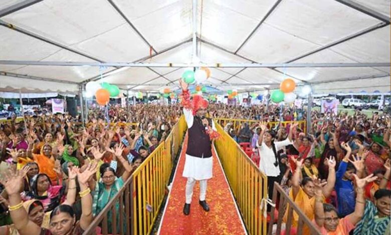 नरेला-रक्षाबंधन-उत्सव:-मंत्री-सारंग-को-रिकॉर्ड-1-लाख-84-हज़ार-632-बहनों-ने-बांधे-रक्षा-सूत्र