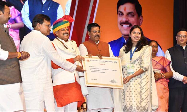 प्रदेश-के-साथ-देश-की-विद्युत-आवश्यकताओं-की-पूर्ति-कर-रहा-है-मध्यप्रदेश-:-मुख्यमंत्री-डॉ.-यादव