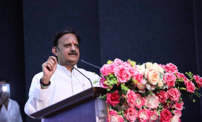 संस्कार युक्त शिक्षा से ही प्राप्त की जा सकती हैं उंचाईयाँ : उप मुख्यमंत्री शुक्ल