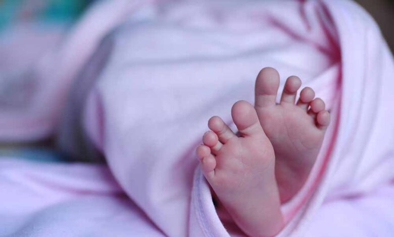 विदिशा-में-स्वास्थ्य-व्यवस्था-की-पोल-खुली,-महिला-ने-सड़क-पर-दिया-बच्चे-को-जन्म