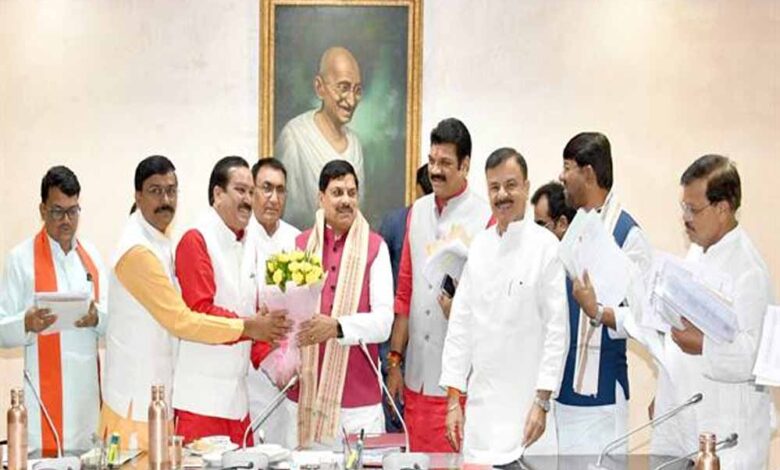 मुख्यमंत्री-डॉ.-यादव-द्वारा-विक्रमादित्य-वैदिक-घड़ी-स्थापित-करने-पर-कैबिनेट-के-सदस्यों-ने-माना-आभार