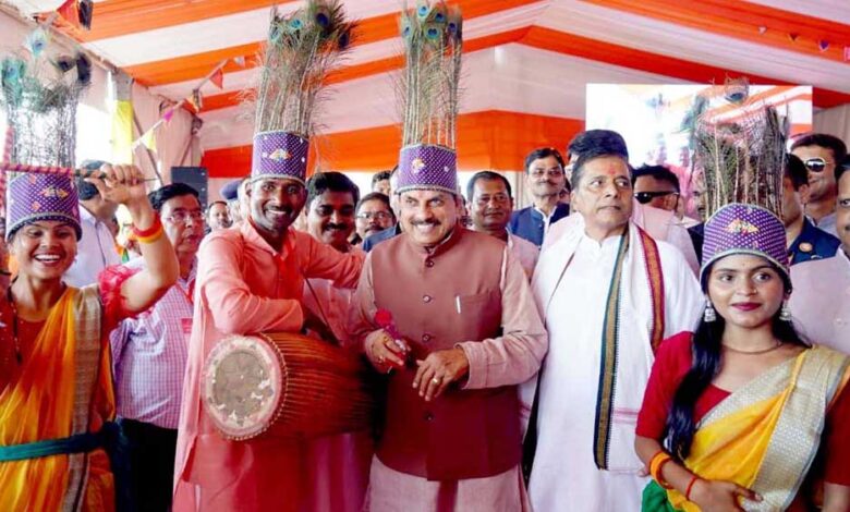 मुख्यमंत्री-डॉ.-यादव-ने-किया-मऊगंज-के-बहुती-जल-प्रपात-का-अवलोकन,-व्यू-प्वाइंट-से-देखी-दूधिया-जलधारा