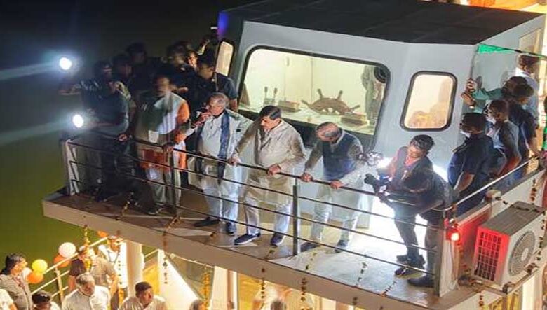 मुख्यमंत्री-डॉ.-यादव-ने-चम्बल-नदी-में-क्रूज़-की-सवारी-की-और-गुनगुनाए-गीत