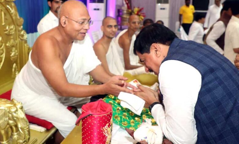 समाज-को-अनुशासित-करने-में-संत-महात्माओं-और-मुनियों-की-महती-भूमिका-:-मुख्यमंत्री-डॉ.-यादव