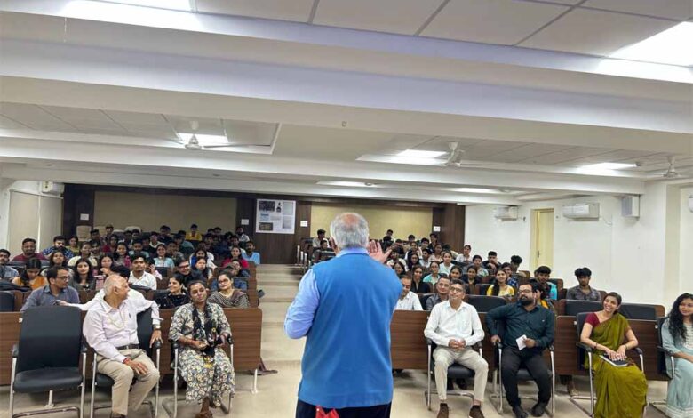 एमसीयू-के-मीडिया-प्रबंधन-विभाग-में-विशेष-व्याख्यान-:-छात्रों-ने-सीखे-कॉरपोरेट-जगत-के-सफलता-के-गुर