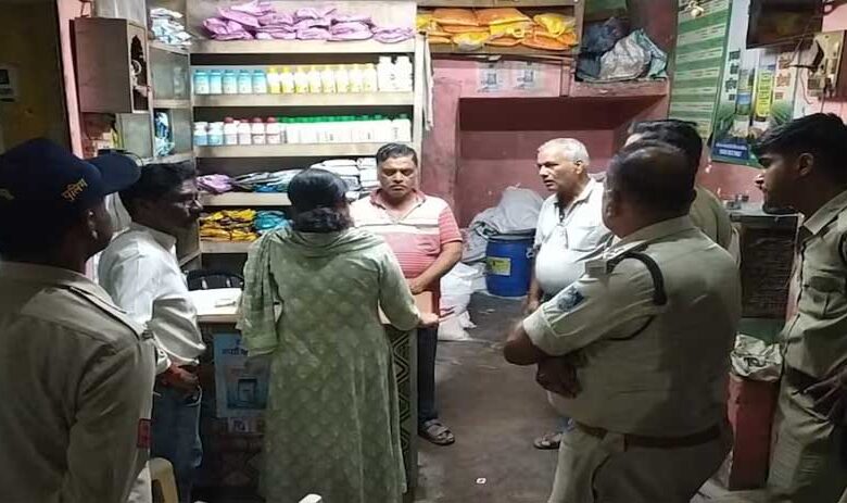 रीवा-में-sdm-को-महंगे-दाम-पर-खाद-बेचने-वाला-दुकानदार-पकड़ा-गया,-दुकान-सील