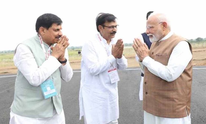 प्रधानमंत्री-मोदी-को-दी-गई-भावभीनी-विदाई