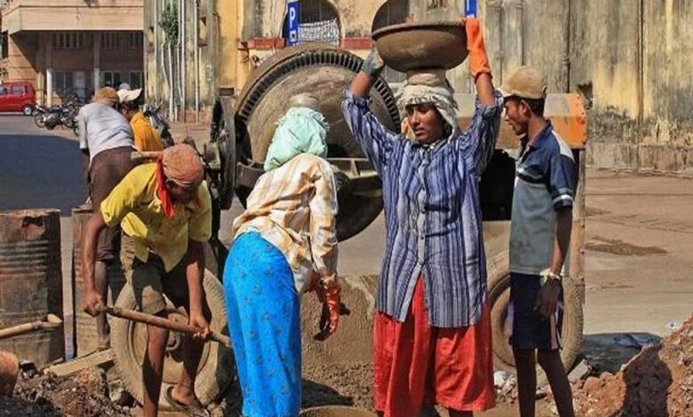 श्रमिक-सुरक्षा-पर-मोहन-सरकार-का-विशेष-ध्यान