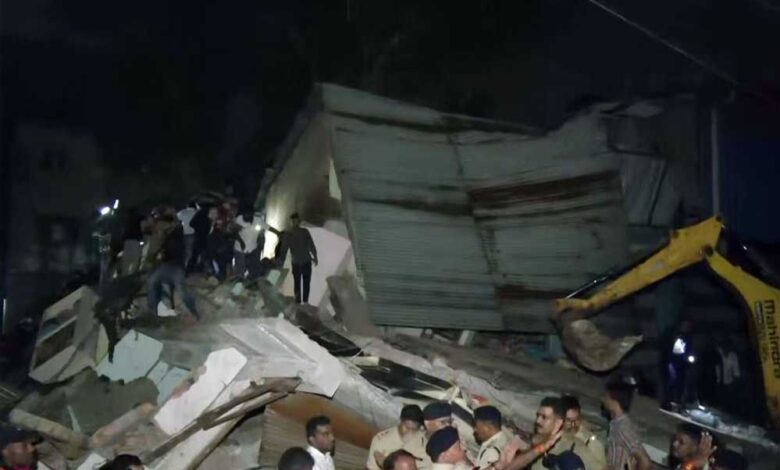 इंदौर-में-तीन-मंजिला-इमारत-ढही,-दो-की-मौत,-12-घायल;-चार-की-हालत-नाजुक