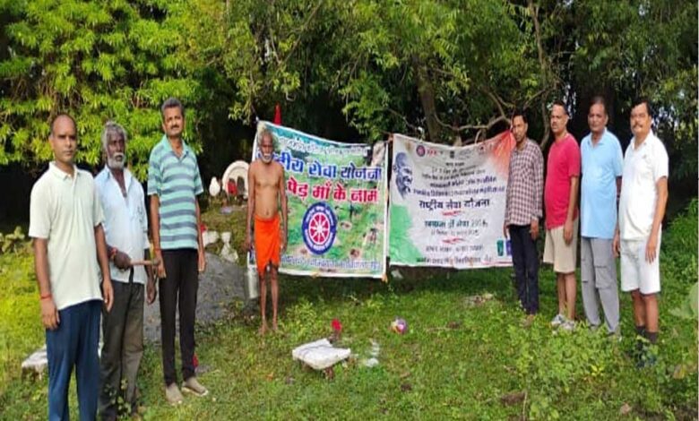 महाविद्यालय-मैहर-ने-गोदग्राम-मानपुर-में-चलाया-स्वच्छता-सेवा-पखवाड़ा-अभियान