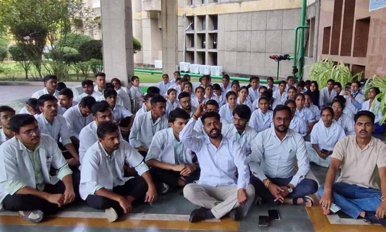 बीएमएचआरसी-में-दर्दनाक-हादसा:-नर्सिंग-छात्रा-की-मौत,-लापरवाही-पर-उबाल,-निदेशक-इस्तीफे-की-मांग