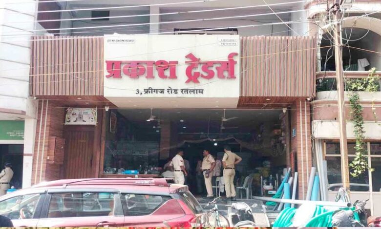 रतलाम:-जीएसटी-टीम-की-बड़ी-कार्रवाई,-दो-फर्मों-पर-छापेमारी;-एंट्री-एग्जिट-पर-लगी-रोक,-पुलिस-तैनात