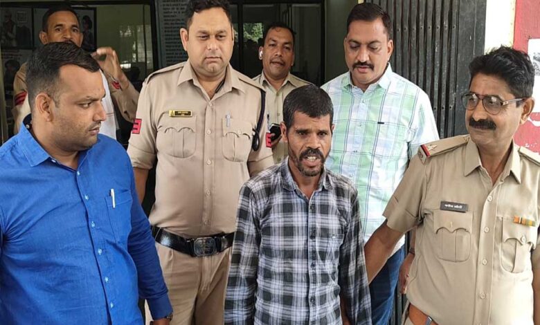 तांत्रिक-क्रिया-के-लिए-कब्रों-से-छेड़छाड़-करने-वाला-बदमाश-गिरफ्तार