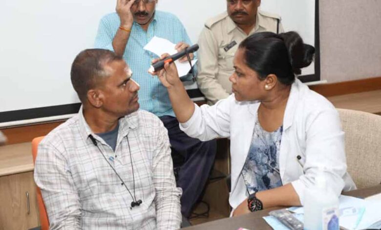 राज्य-निर्वाचन-आयोग-के-कर्मचारियों-का-हुआ-नेत्र-परीक्षण