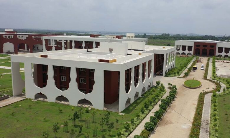 फर्जी-खातों-के-मामले-में-माखनलाल-विश्वविद्यालय-के-छात्र-की-बिहार-से-गिरफ्तारी