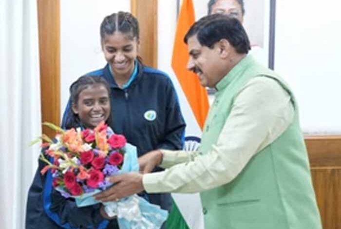 जर्मनी-से-पहले-शहडोल-पहुंचे-‘मिनी-ब्राजील’-विचारपुर-के-खिलाड़ी,-सीएम-मोहन-यादव-ने-किया-सम्मान