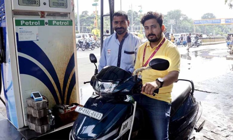 इंदौर-में-बिना-हेलमेट-अब-पेट्रोल-नहीं,-आदेश-की-अवधि-खत्म