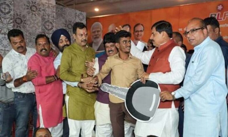 दिव्यांगजन-अपने-आप-को-कम-न-आंके,-परमात्मा-ने-आपको-विशिष्ट-शक्तियां-प्रदान-की-है-:-मुख्यमंत्री-डॉ.-यादव