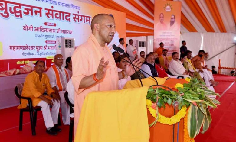 बाबा-साहब-के-संविधान-में-चोरी-छिपे-डाला-गया-धर्म-निरपेक्ष-शब्द-:-योगी-आदित्यनाथ