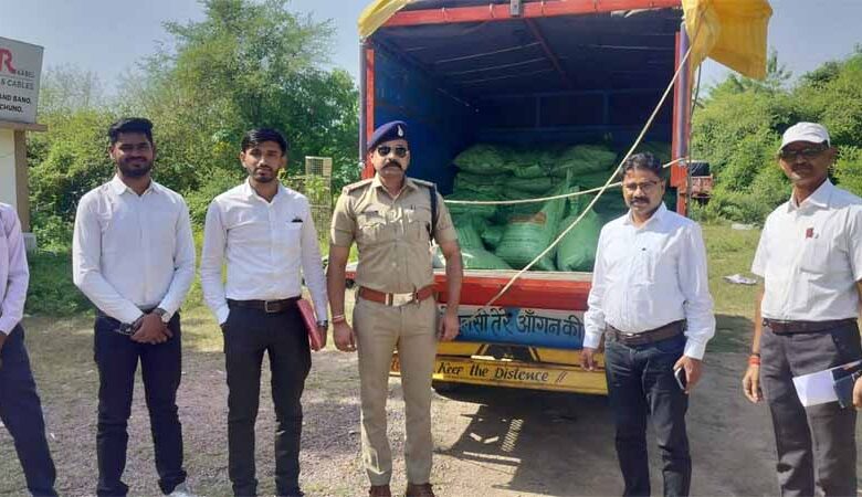 खाद-का-अवैध-परिवहन-करने-पर-थाना-नौगांव-में-2-लोगों-पर-एफआईआर