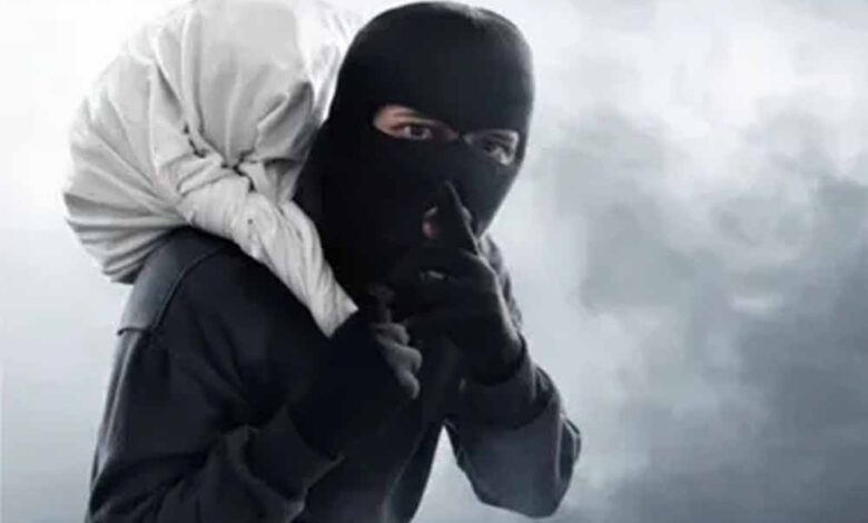 भोपाल-में-हॉलिवुड-स्टाइल-चोरी!-मूक-बधिर-बनकर-ज्वैलरी-दुकान-में-घुसा-चोर,-पर्स-ले-भागा