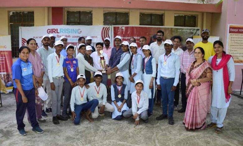 लड़कियों-ने-मैदान-में-कदम-रखा:-अंतरराष्ट्रीय-बालिका-दिवस-के-अवसर-पर-स्कूलों-में-लड़के-लड़कियों-के-संयुक्त-क्रिकेट-मैच-का-आयोजन