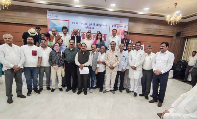 सरल,-सहज-और-आत्मीय-है,’यादों-का-सिलसिला’-:-डीजीपी-मकवाना