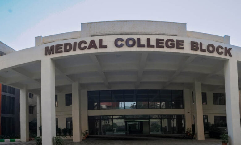 बुंदेलखंड मेडिकल कॉलेज में 10 मॉड्यूलर ऑपरेशन थिएटर का निर्माण, स्वास्थ्य सुविधाओं में बड़ा विस्तार