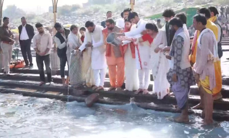 सीएम मोहन यादव के बेटे-बहू ने शुरू की नर्मदा परिक्रमा, ओंकारेश्वर से 15 दिन की पवित्र यात्रा