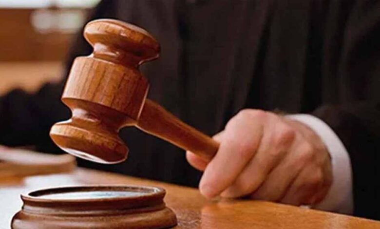 पति का मोबाइल तोड़ना बना विवाद की जड़, HC ने पत्नी की दलीलें खारिज कर तलाक रखा बरकरार