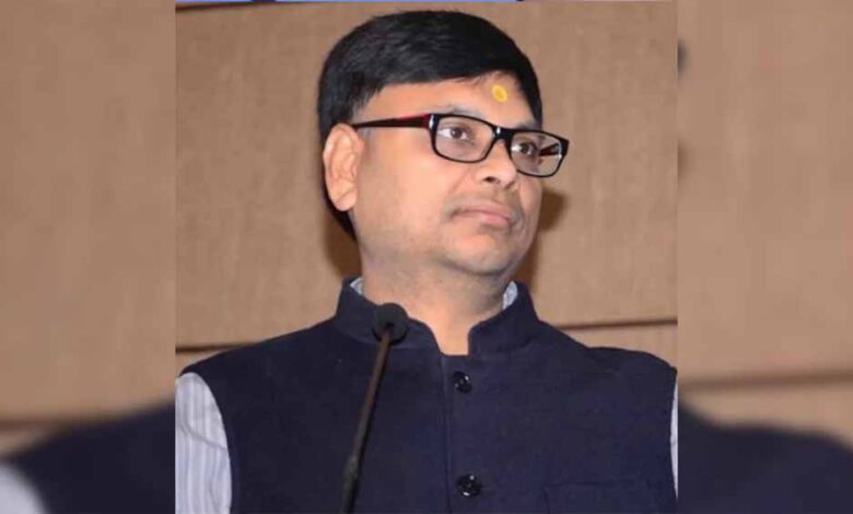 SIR में बड़ी चूक! अनुपस्थित बताकर भाजपा प्रवक्ता हितेष वाजपेयी का नाम मतदाता सूची से हटाया गया