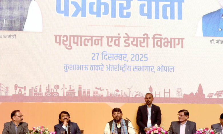 दुग्ध संकलन के साथ किसानों की आय बढ़ाने हो रहे हैं समन्वित प्रयास : पशुपालन एवं डेयरी राज्यमंत्री पटेल