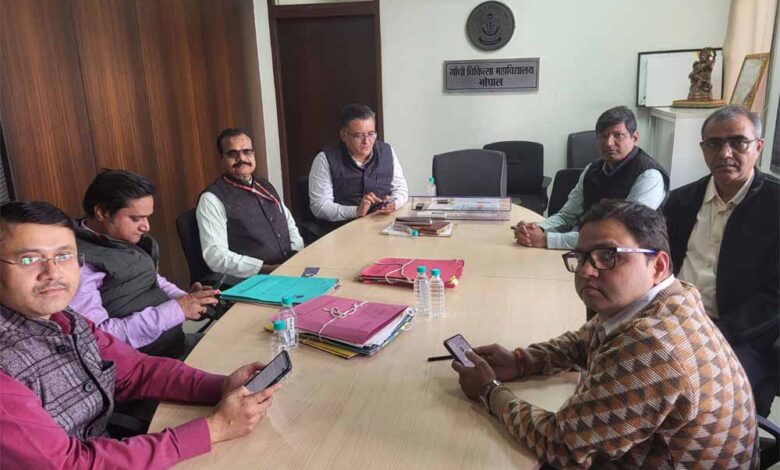 गांधी मेडिकल कॉलेज में रिक्त चिकित्सा अधिकारी सीनियर रेसिडेंट एवं जूनियर रेसिडेंट के पदों की भर्ती को लेकर बैठक सम्पन हुई