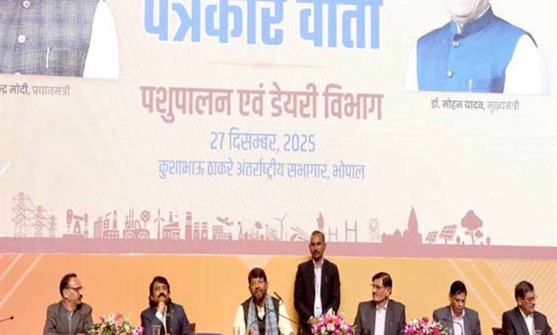 दुग्ध संकलन के साथ किसानों की आय बढ़ाने हो रहे हैं समन्वित प्रयास : पशुपालन एवं डेयरी राज्यमंत्री पटेल