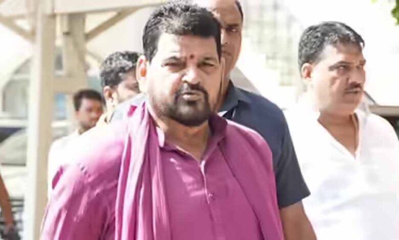 जाति सम्मेलन अपराध नहीं तो ब्राह्मण विधायकों की बैठक पर सवाल क्यों? बृजभूषण सिंह का तीखा हमला