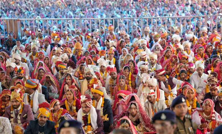 क्षिप्रा में CM मोहन ने 251 नवदंपतियों को आशीर्वाद दिया, बोले- सामूहिक विवाह से कम होता है पारिवारिक बोझ