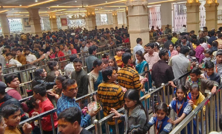 साल के आखिरी रविवार महाकाल मंदिर में दर्शन के लिए उमड़े डेढ़ लाख भक्त, सर्दी में बढ़ी श्रद्धा