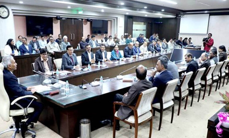 मुख्य सचिव जैन ने किया विभागीय कार्ययोजना और लक्ष्यों पर विमर्श