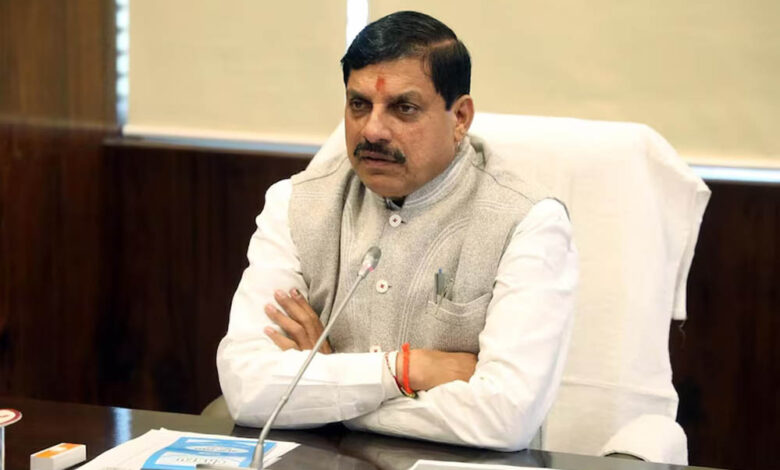 CM मोहन यादव का बड़ा एक्शन: इंदौर निगम कमिश्नर को नोटिस, लापरवाह इंजीनियर बर्खास्त