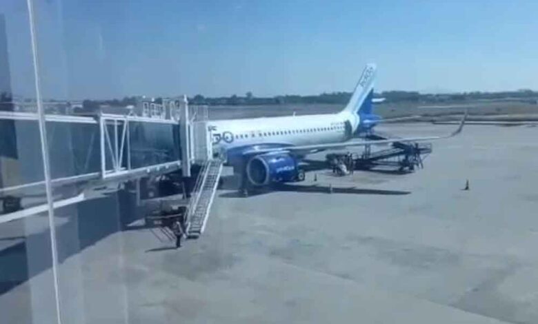 इंदौर एयरपोर्ट पर एयर इंडिया एक्सप्रेस फ्लाइट की इमरजेंसी लैंडिंग, एक साल के बच्चे की मौत