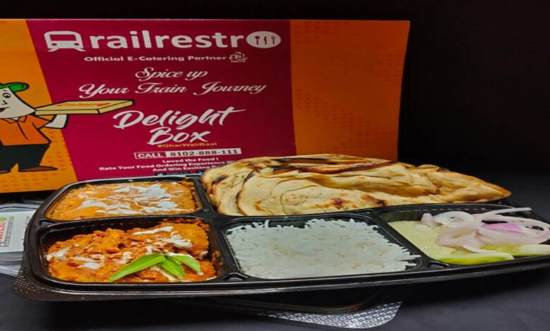 अब ट्रेन में बैठे यात्री भी ले सकेंगे नामी ब्रांड का स्वाद, सीट पर ही मिलेगा आर्डर – IRCTC E-Catering की सुविधा