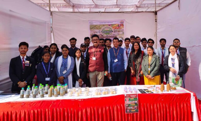 अखिल भारतीय गुलाब प्रदर्शनी में उच्च शिक्षा उत्कृष्टता संस्थान, भोपाल के कृषि विभाग ने लगाए स्टॉल, आधुनिक तकनीक, नवाचारों के बारे में दी जानकारी