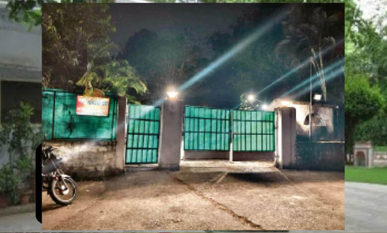 मध्य प्रदेश में नेता और अधिकारी नहीं कर रहे सरकारी बंगला खाली, नोटिस भेजकर दी बेदखली की चेतावनी