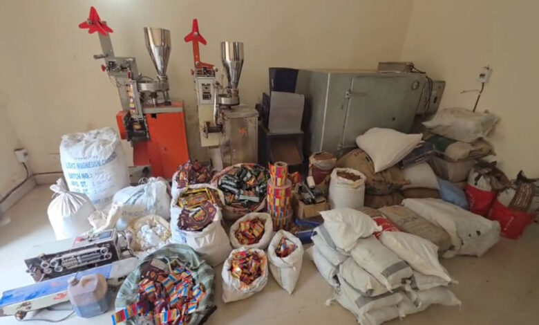 इंदौर में नकली पान मसाला बनाने वाले कारखाने का भंडाफोड़, तीन गिरफ्तार, मशीन और सामान जब्त