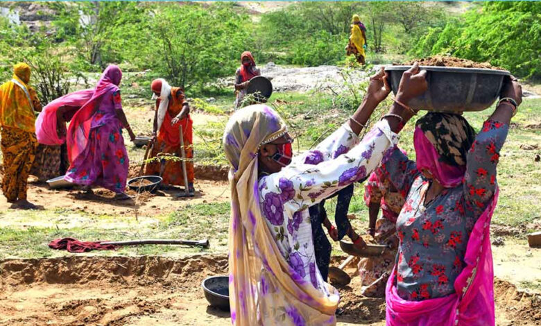 भिंड प्रशासन की सख्ती, मनरेगा से 70% मजदूरों की छुट्टी, 84 हजार एक्टिव मजदूरों पर असर