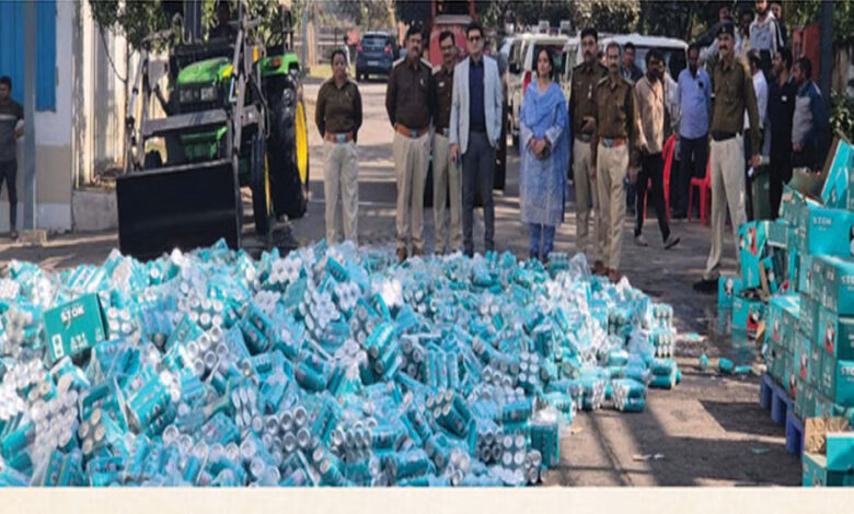 इंदौर-में-आबकारी-विभाग-ने-नष्ट-की-175-करोड़-रुपये-की-2.23-लाख-लीटर-बीयर,-तीन-दिन-लगे-कार्रवाई-में