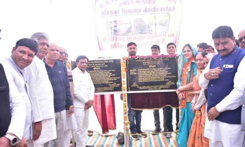 सड़कों का विकास परिवहन, कृषि, उद्योग और देश के समग्र विकास की आधारशिला : उप मुख्यमंत्री देवड़ा