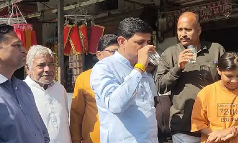 इंदौर-मेयर-और-पार्षद-ने-पिया-नल-का-पानी,-भागीरथपुरा-में-दूषित-पानी-से-24-मौतें,-16-मरीज-अभी-भी-अस्पताल-में-भर्ती