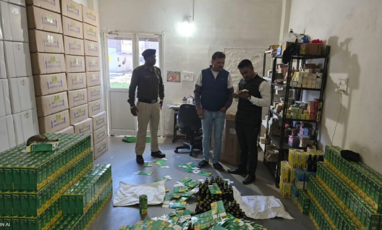 इंदौर में बिना लैब और डिग्री के बन रही आयुर्वेदिक दवा, अवैध कफ सीरप फैक्ट्री पर FIR